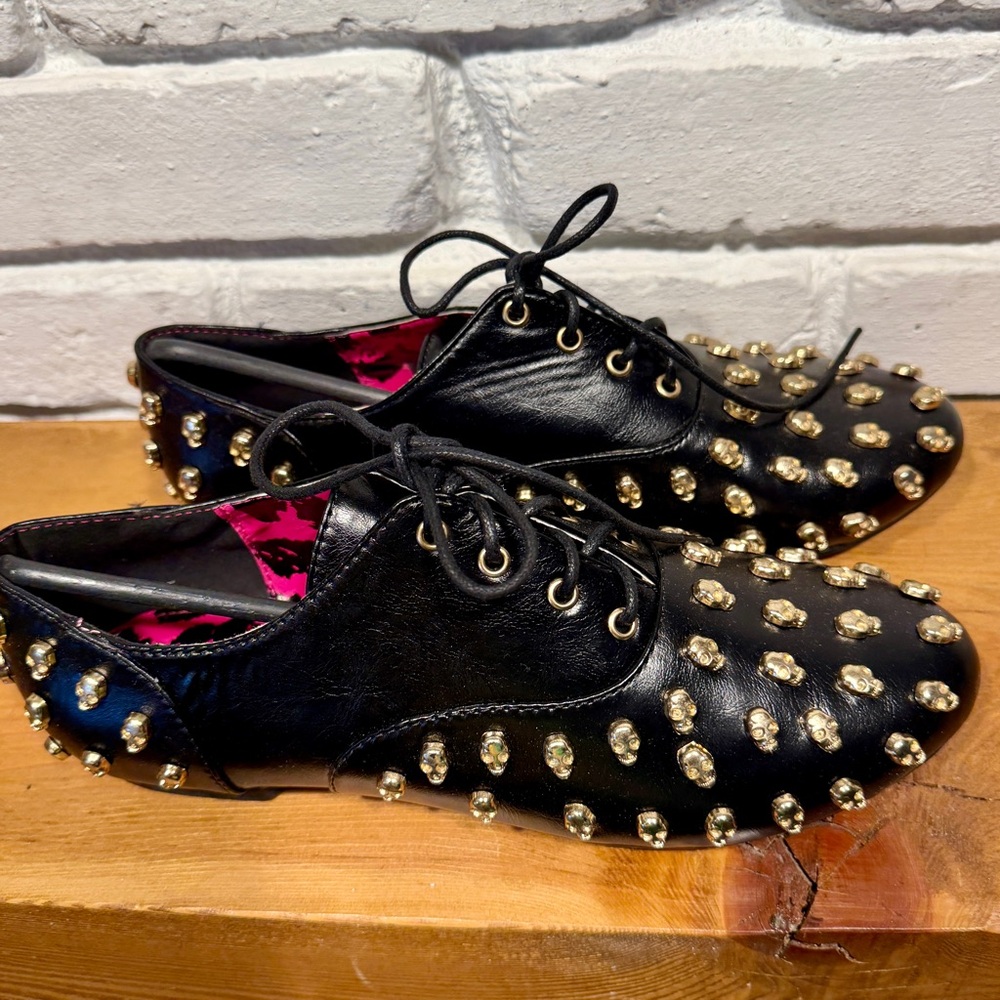 Iron Fist Skull Stud Oxford Flats 8 Boutique Goth Punk Luxe Statement Goth NIB - Picture 4 of 14